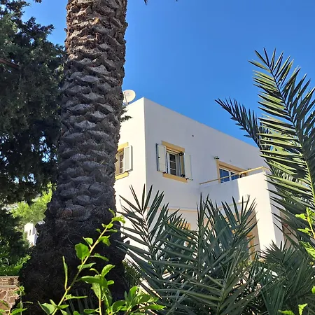 Marianna's Alinda, Leros