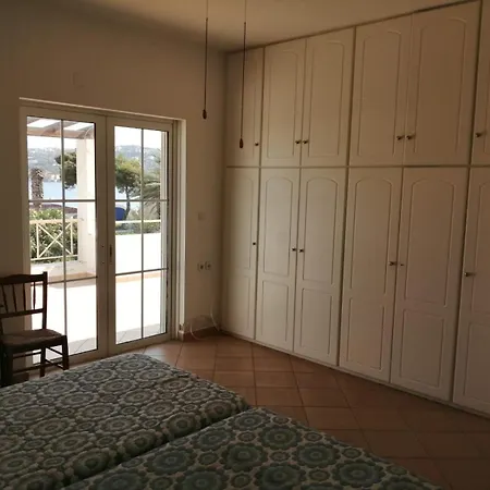 Marianna's Alinda, Leros אלינדה